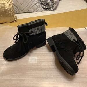 Stylish Black Lace-Up Boots with Fringe NWT